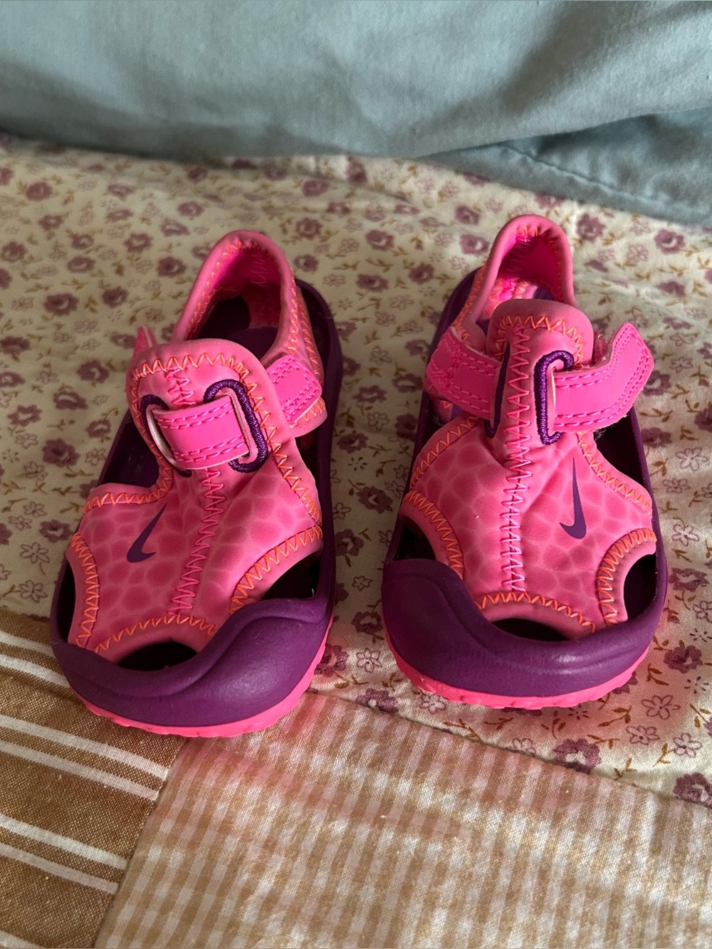 Infant Nike purple and pink water sandals size 4C